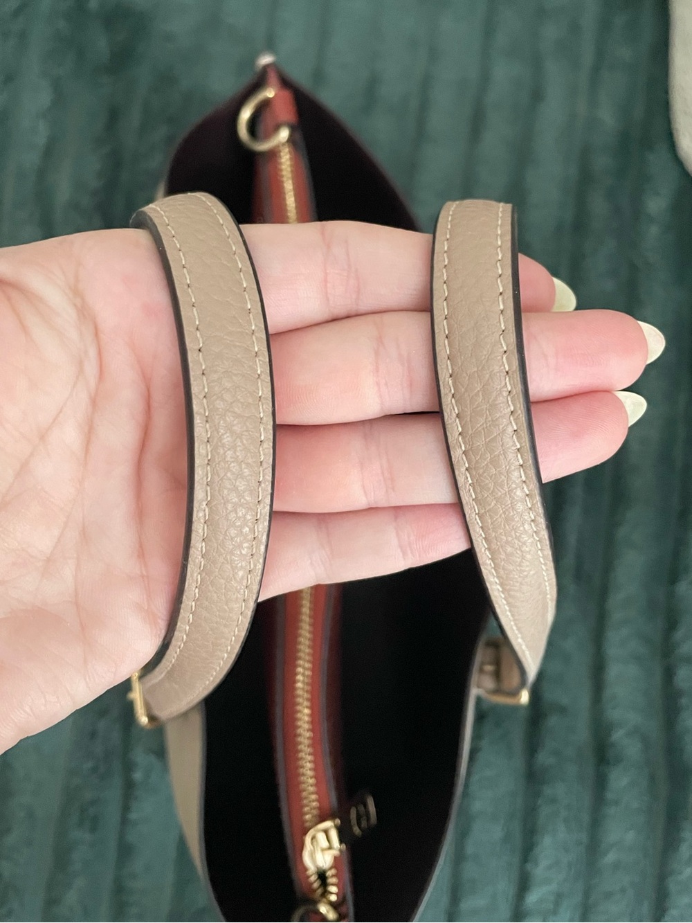 Coach Mollie 25 in Pebbled Leather Taupe - Picture 5 of 9